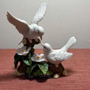 Vintage Brinn’s White Doves Love Birds Porcelain Figurine White Flowers 6”